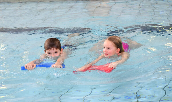 Kinderschwimmkurs für Anfänger